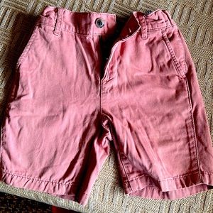 Cute chino boys size 5 shorts in a salmon color. Sorry, they need to be pressed.